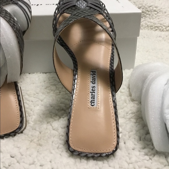 NWT in BOX CHARLES DAVID Leather Flat Sandals - Picture 11 of 15